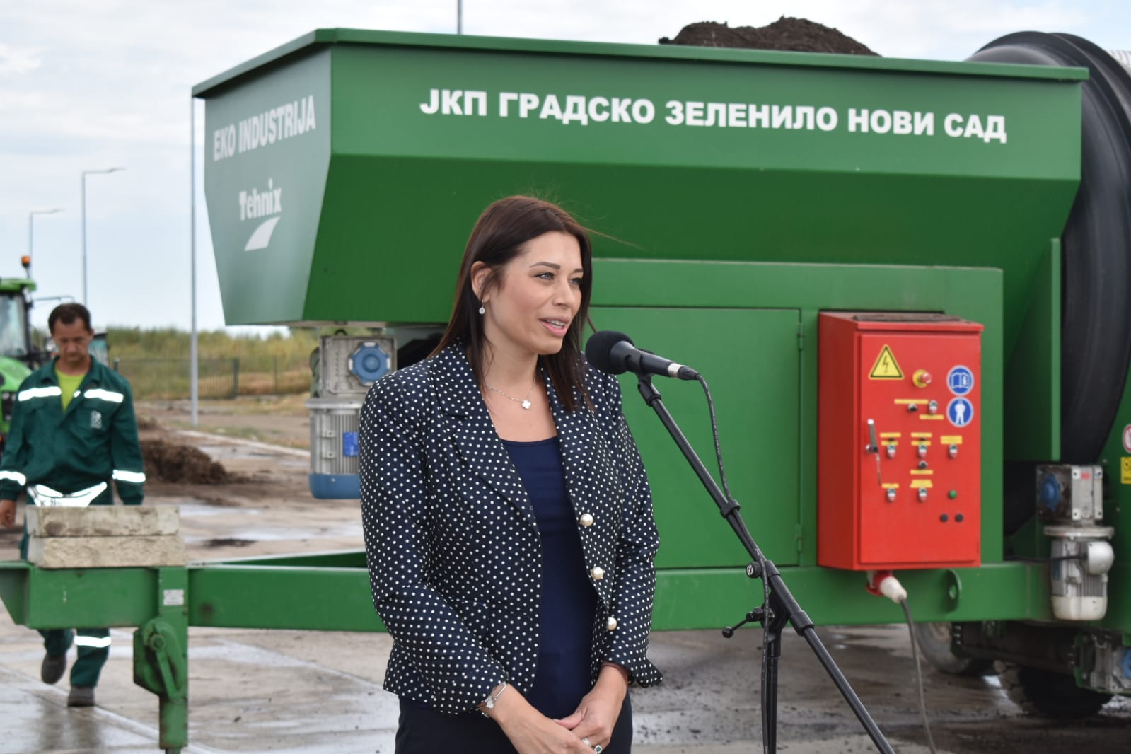 Вујовић у Новом Саду обишла прву компостану зеленог отпада у Србији