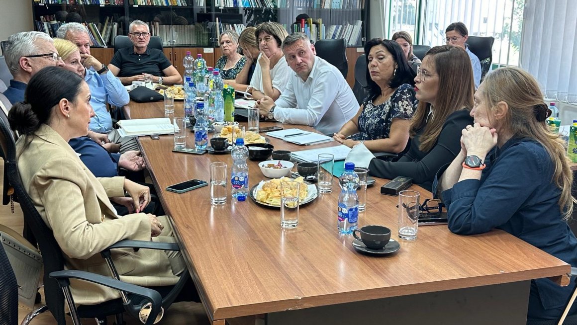 Завод, састанак1.jpg