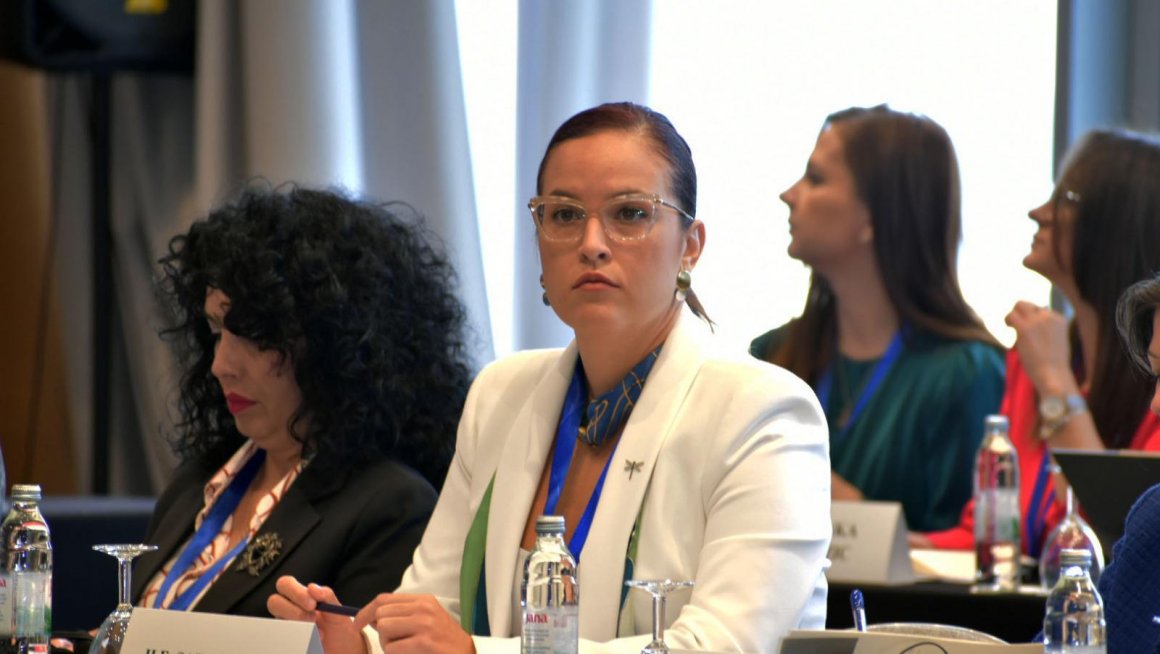 Sara Pavkov Sara Pavkov